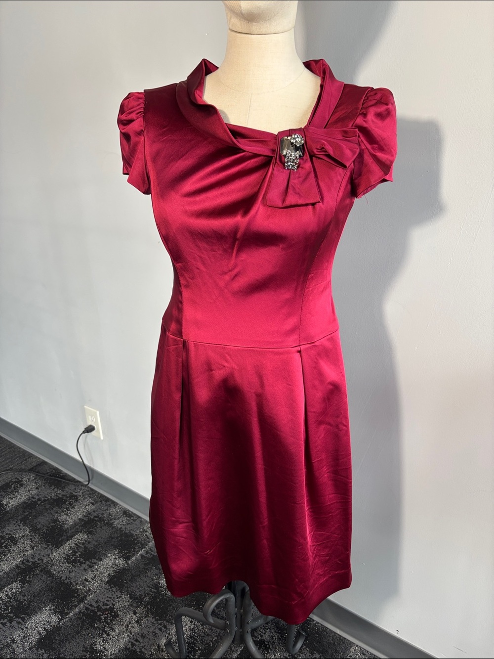 Jones New York Burgundy Satin Midi Dress with Bow Brooch